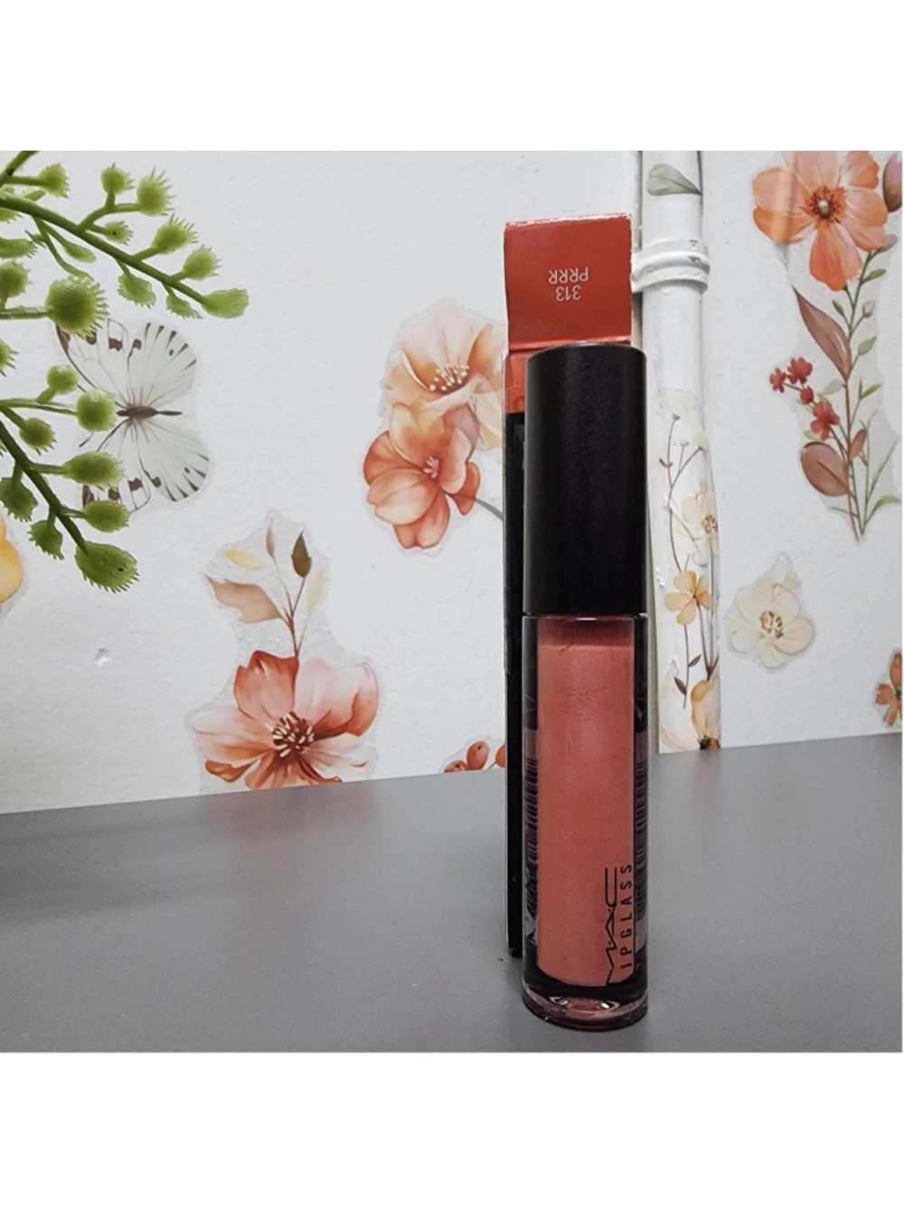 MAC Lipglass in the shade 